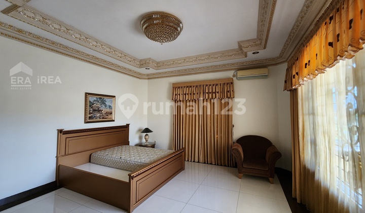 Rumah Dijual Full Furnish di Solo Baru, kondisi sangat istimewa, dekat Pakuwon Mall 2