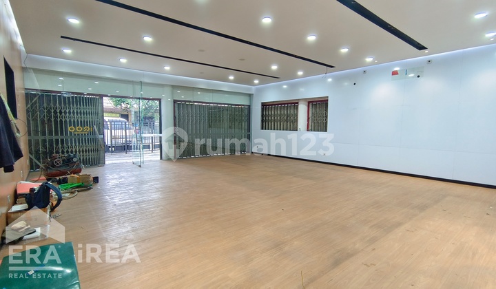 Business Space for Rent in Jogja Pugeran, Bantul Street, near Pugeran Church, near Alun-Alun Kidul, near Pojok Beteng Kulon, near SMAN 7, near SMSR, near Condronegaran Market.