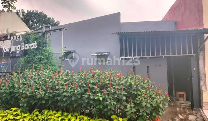 Rumah Kecil / Kantor Pinggir Jalan Raya Rumah Kecil / Kantor Pinggir Jalan Raya