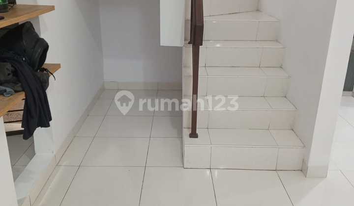 For Sale 3-Story Renovated House in Whelford Greenwich BSD 2