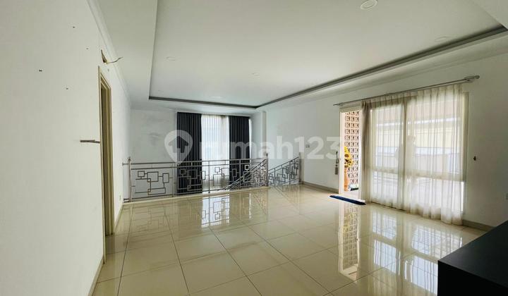 Rumah Mewah Hook di Gold Finch The Springs, Gading Serpong 2