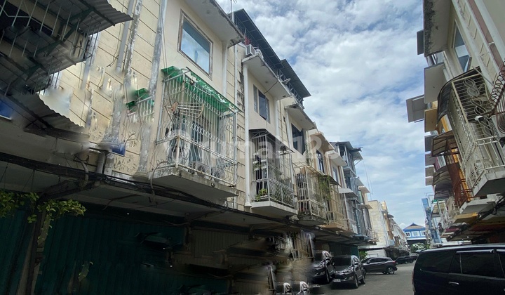 Quick Sale ‼‼ 3-Story Shophouse in Klampis 21
