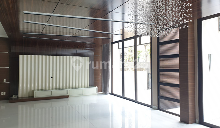 For Sale 2-Story House in Graha Family