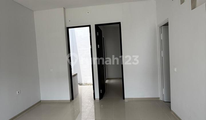 For Rent 2-Story House at Park Sunrise