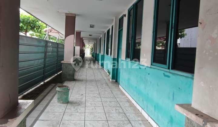 For rent: Former Famous Mix Building in Pondok Gede, Bekasi.
