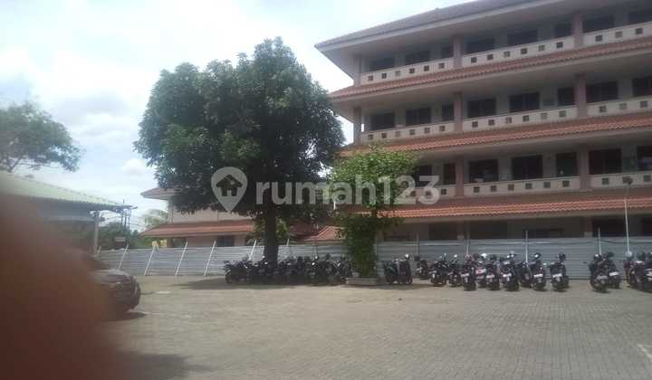 For rent: Former Famous Mix Building in Pondok Gede, Bekasi.