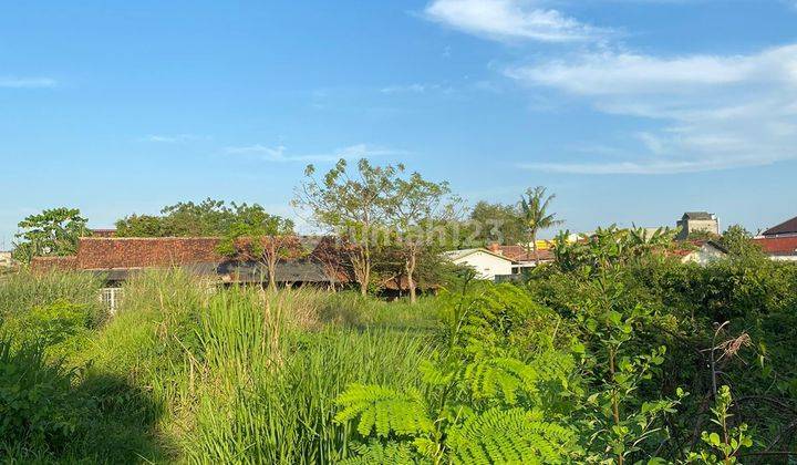 Tanah Di jual di pinggir jalan karawang rengas dengklok. 
