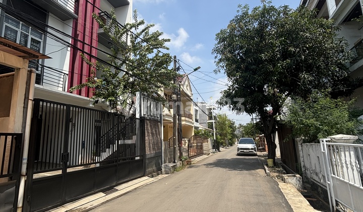 Rumah Bagus 3.5 Lantai @ Gading Griya Residence