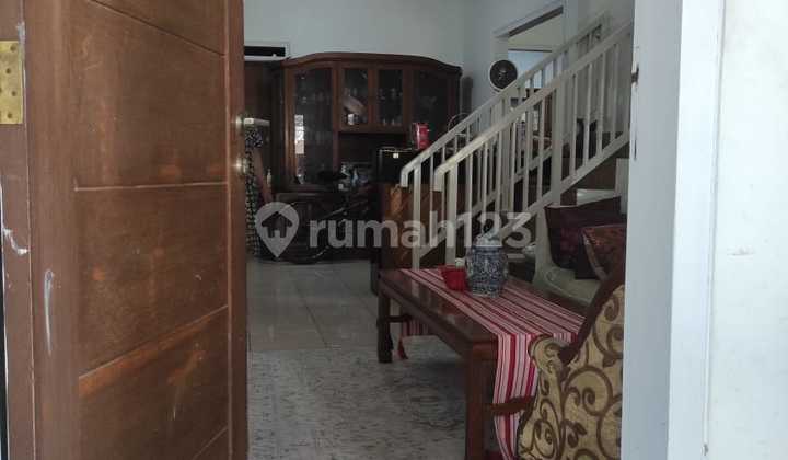 Adipura Earth Hook House, Bandung, Cool and Peaceful