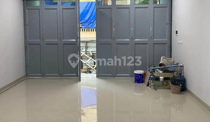 Need a Commercial Space? 3-Story Shophouse in Arcamanik, Bandung, Suitable for Business