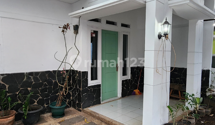 Comfortable Residence Near Cileunyi Toll Gate in Bumi Panyawangan Bandung