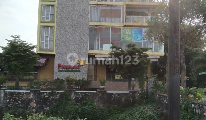 Penamart shop house on Soekarno Hatta Road, warehouse and spacious parking lot available, Lampung. Penamart shop house on Soekarno Hatta Road, warehouse and spacious parking lot available, Lampung.
