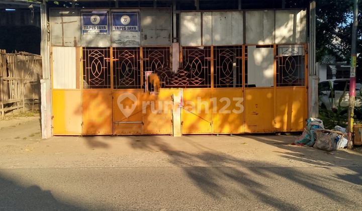 2-Story Shop House for Rent on Damar Island Street, 30 Million/Year, Lampung