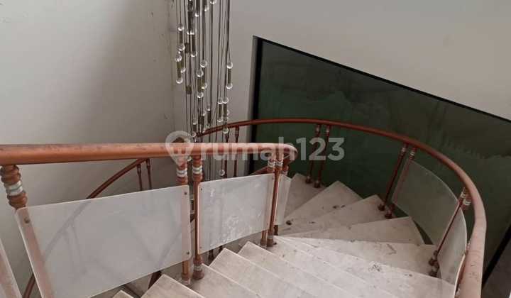 Rumah.2 Lantai Executive di Perumahan Sumber Jaya Teluk 2