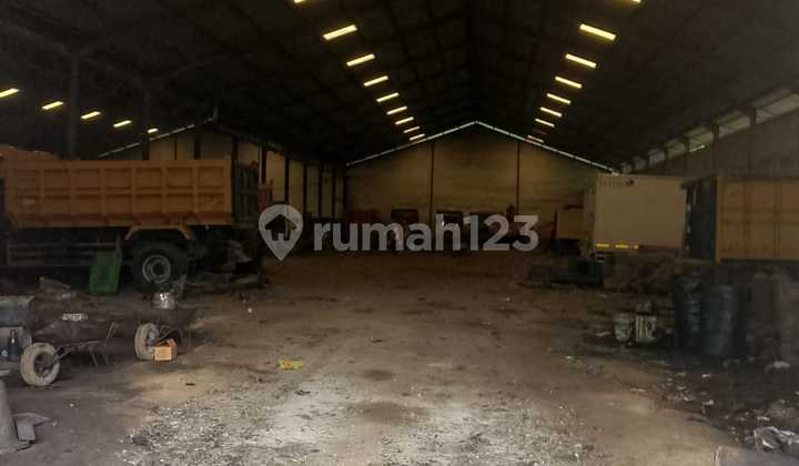 Two Side-by-Side Warehouses with 4000M Area Available for Rent, One of Them in Kuala Lampung Warehouse Complex