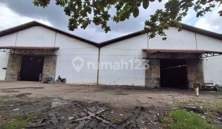 Two Side-by-Side Warehouses with 4000M Area Available for Rent, One of Them in Kuala Lampung Warehouse Complex