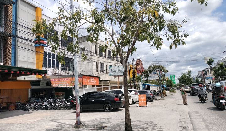 Shop House Very Strategic Location. Busy Traffic 1