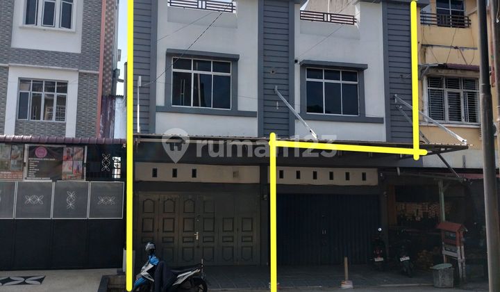 Commercial and Residential Shophouse in Jenderal Area