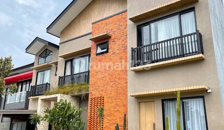 Rumah Mewah di Kota Baru Parahyangan Dekat Kereta Cepat