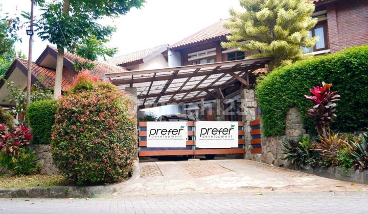 Rumah Minimalis Lantai di Komplek Setiabudi Regency