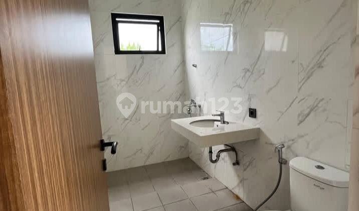 rumah minimalis dan modern di pondok hijau 2