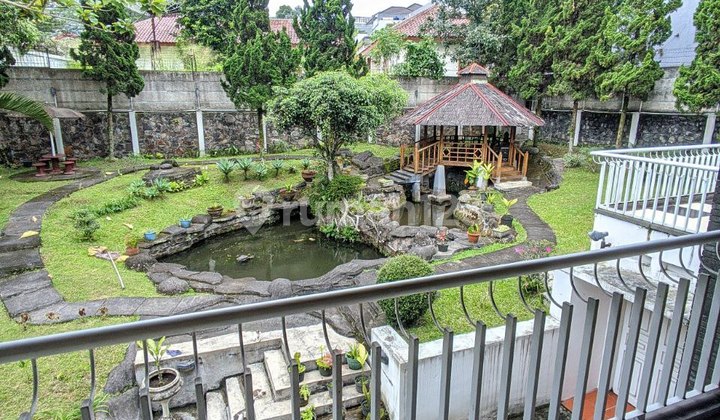 Rumah Mewah di Kawasan Komplek Elite Bandung Utara Rumah Mewah di Kawasan Komplek Elite Bandung Utara