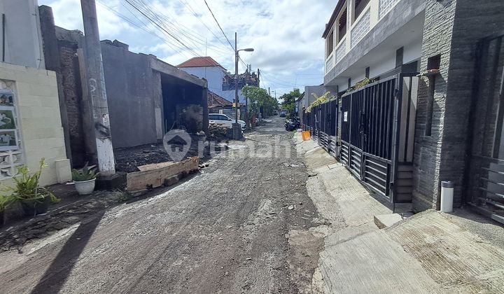 Rumah Modern Minimalis American Style Dengan Ruang Tamu Yang Luas 2