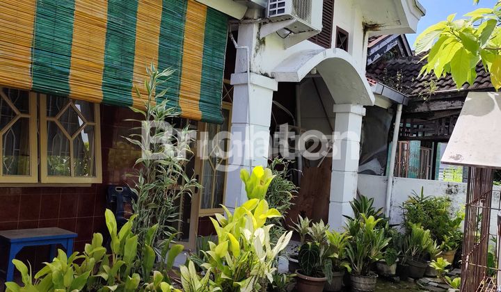 Rumah di komplek Bumi asri Rumah di komplek Bumi asri
