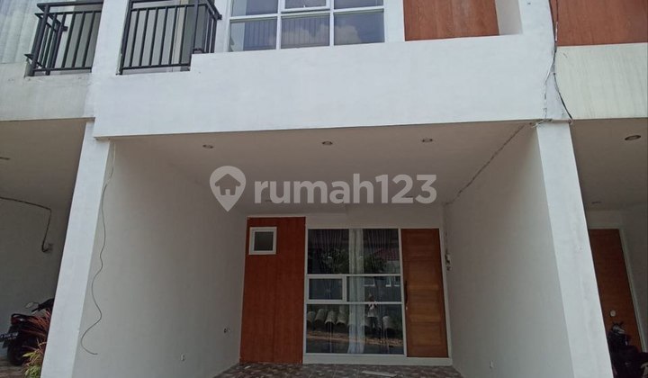 Rumah P.Indah Ciracas, Dekat Stasiun Toll di Jaktim Jakarta Timur