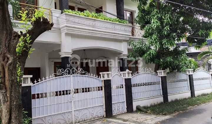 House for Rent in Rawamangun 6 Bedrooms Near Tiptop 2