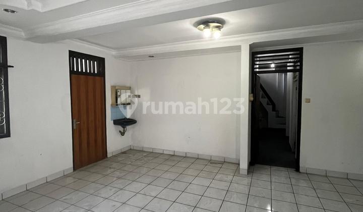 Disewa Rumah di Kelapa Gading 4 KT ( bisa untuk Usaha) 2