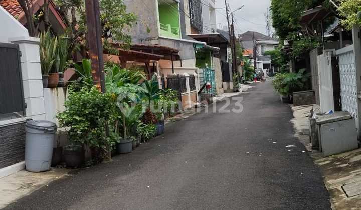 House for Rent in Rawamangun, 5 Bedrooms, Move-in Ready 2