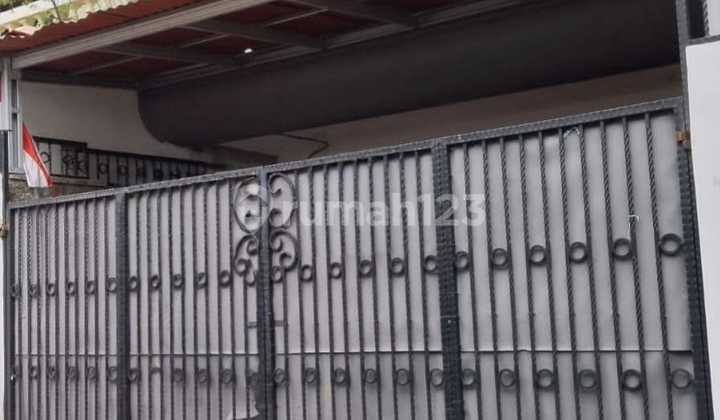 House for Rent in Rawamangun, 5 Bedrooms, Move-in Ready