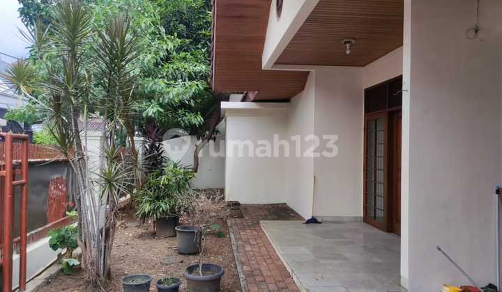 Disewakan Rumah di Tebet 6 KT 2 Lantai 2