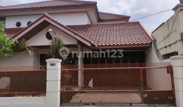 Disewakan Rumah di Tebet 6 KT 2 Lantai