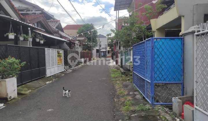 For Sale House in Pondok Kelapa 3 Bedrooms 2