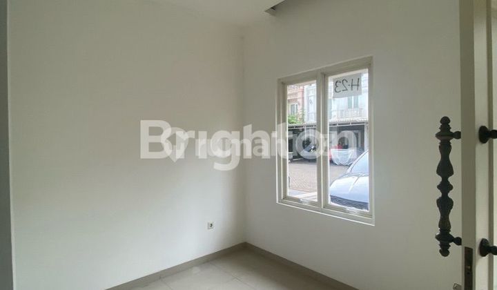 8JTAN/BULAN BISA TEMPATI RUMAH 3 LANTAI DI ALAM SUTERA  2