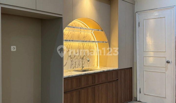 Rumah Mewah 2 Lantai Siap Huni, 4 Kt, Semi Furnished di Bukit Golf Mediteranian (Bgm), Pik 2