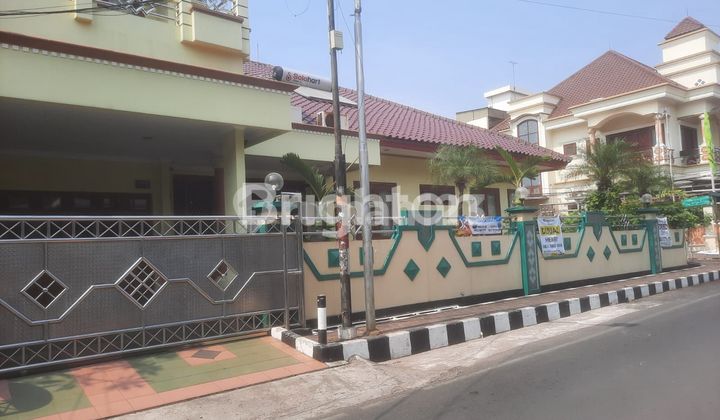 RUMAH MEWAH DI CEMPAKA PUTIH