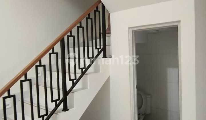 New House Tanjung Duren 3.5 Floors 4 Bedrooms 4 Bathrooms Row 2 Car Garage SHM