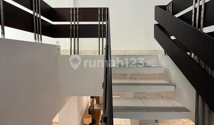 Rumah Tinggal Sunrise Garden 15X20 Strategis Semi Furnish Jakbar 2