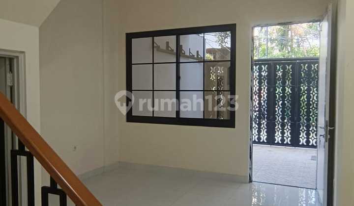 New House Tanjung Duren 3.5 Floors 4 Bedrooms 4 Bathrooms Row 2 Car Garage SHM