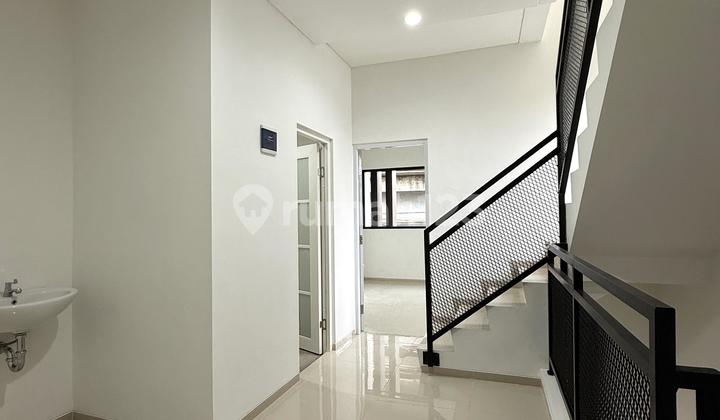 New 3-Story House in Tanjung Duren Flood-Free with Carport View Cp 2