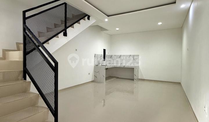 Rumah Baru 3 Lantai Tanjung Duren Bebas Banjir Ada Carport View Cp