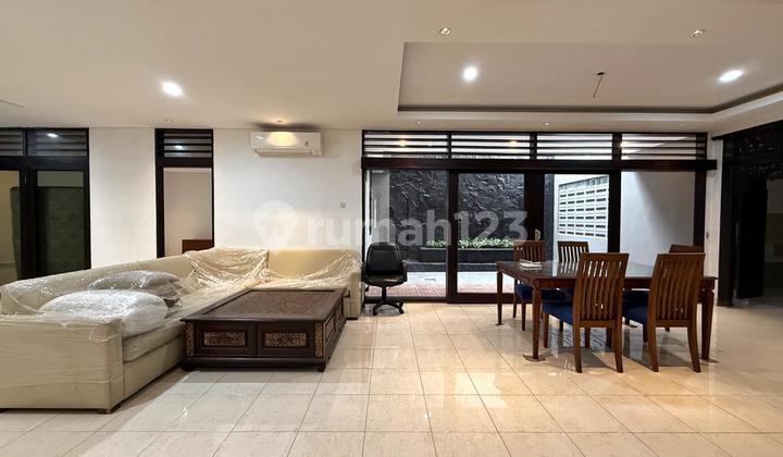 Rumah Tinggal Sunrise Garden 15X20 Strategis Semi Furnish Jakbar