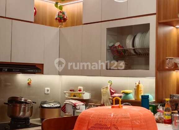 Jual Cepat Rumah Casa Jardin 3 Tingkat 5x12 Furnish Daan Mogot Jakarta Barat