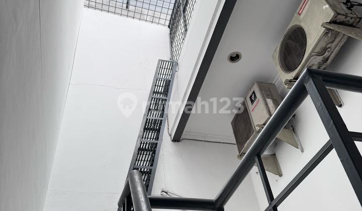 Rumah 8x15 Taman Daan Mogot Baru Tampak siring tingkat 2 Lantai Terawat Siap Huni jakarta barat 2