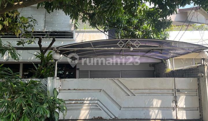 Affordable 2-story house on 6 Taman Daan Mogot Street, North Tanjung Duren. Affordable 2-story house on 6 Taman Daan Mogot Street, North Tanjung Duren.