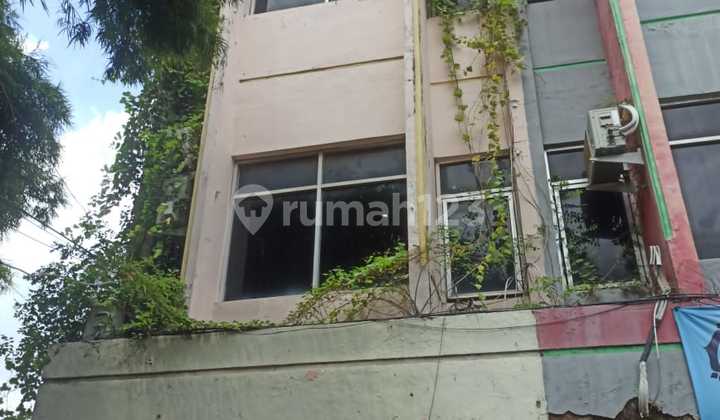 Cheap 3-story shop house on Jl Raya Cilincing, Cilincing, North Jakarta 1