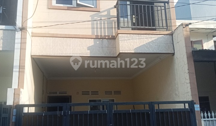 Super cheap 2-story house in Tanjung Duren Dalam 8, Perpetakn, West Jakarta